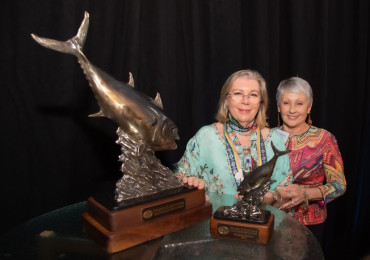 Robyn Muche with Deborah Dunaway at IGFA 2020 Auction & Banquet Ft Lauderdale & presentation of Bluefin sculpture to retiring trustee George Matthews